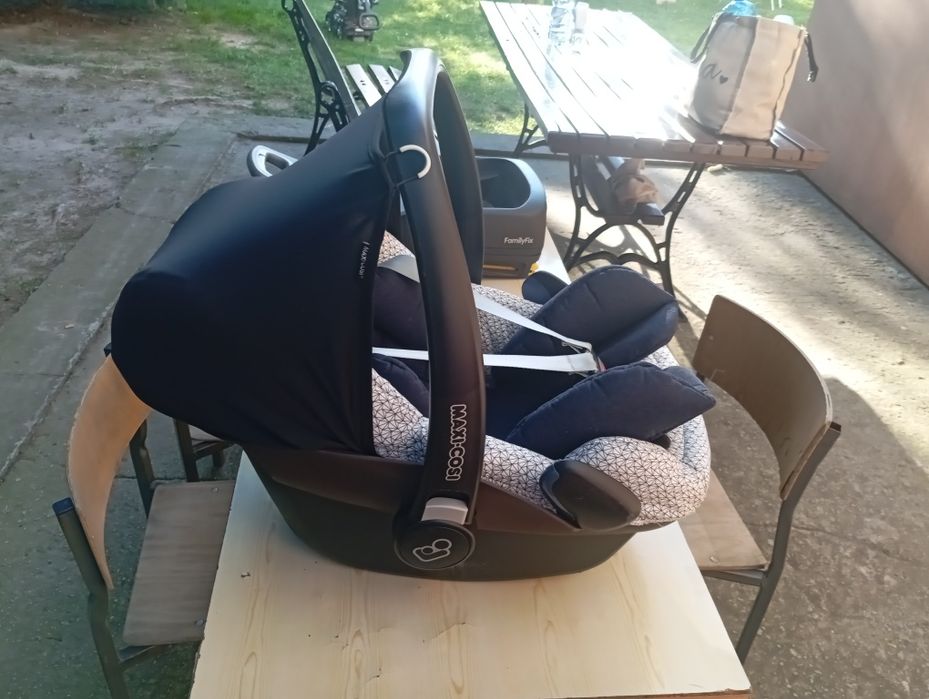 Maxi Cosi pebble baza i fotelik