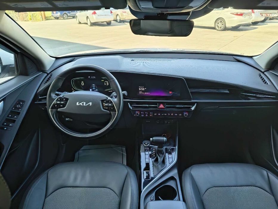 Kia Niro EX      2023