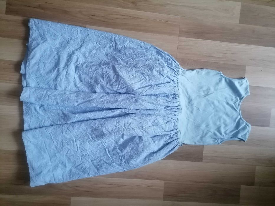 Błękitna sukienka 152/158