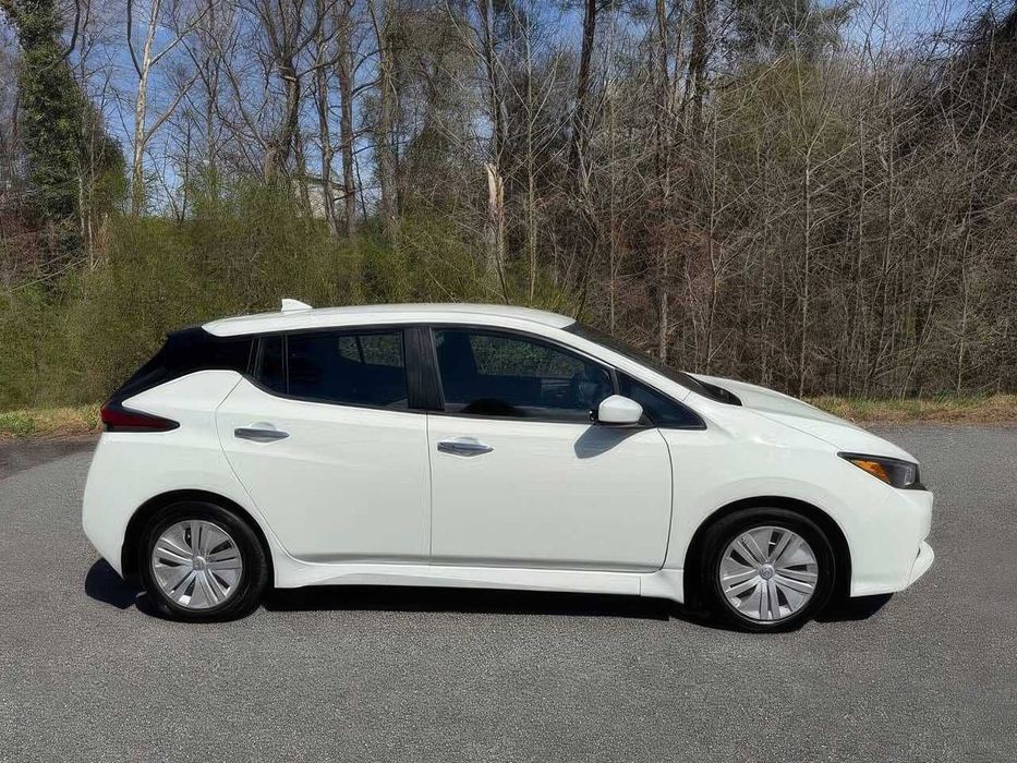 Nissan Leaf      2025