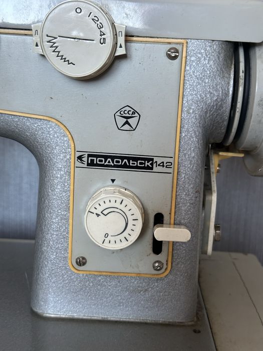 Машинка швейна Подольск 142