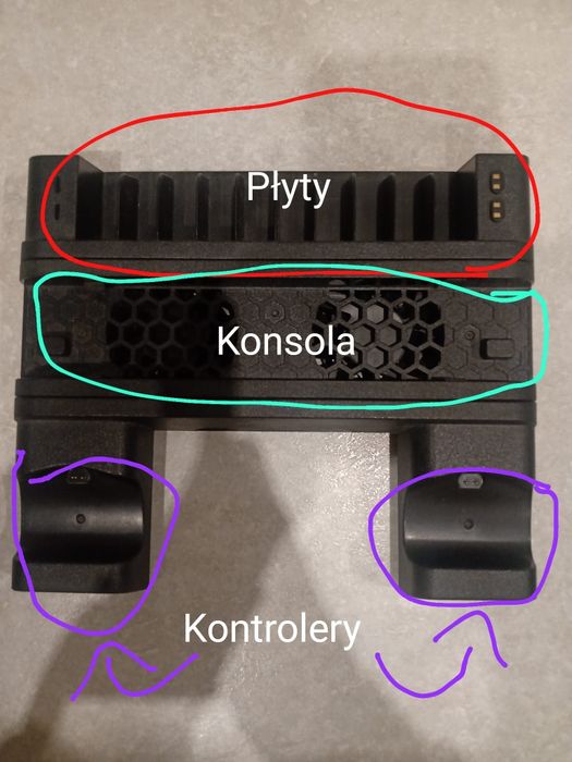 Konsola PS4 z padami, podkładką chłodząca i  gratis kable.