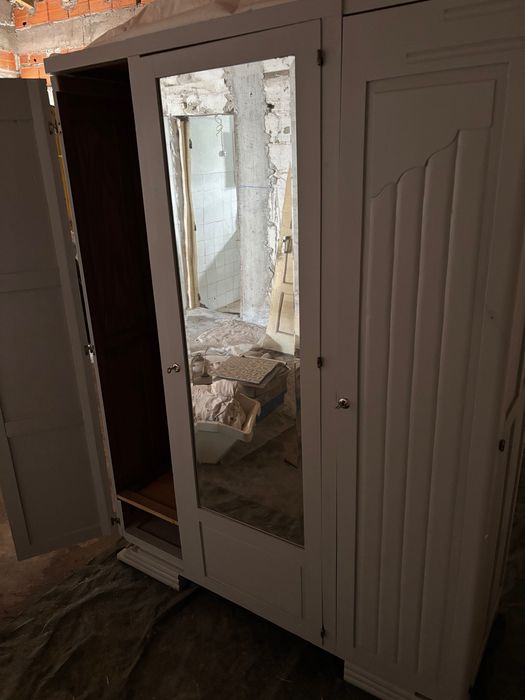 Roupeiro com espelho