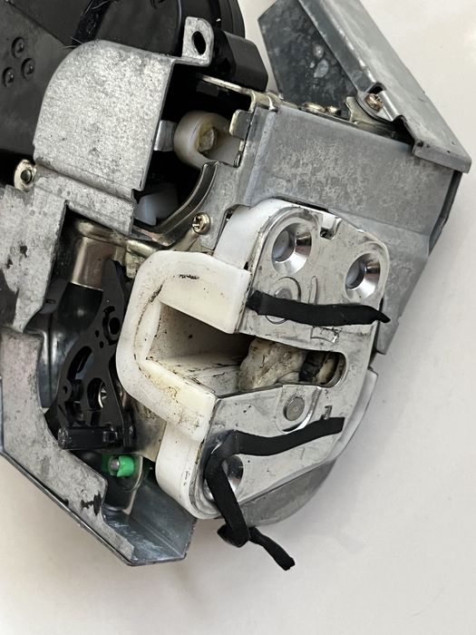 Замок двери Subaru Outback задний левый