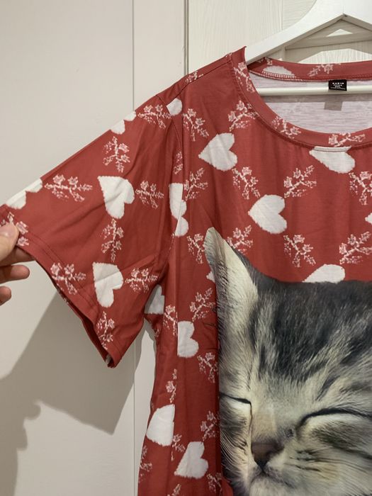 Modny t-shirt śmieszny nadruk kot serca rozmiar 50 nowy