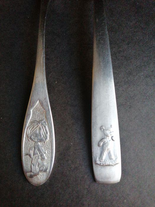 2 talheres infantis, em inox

Medem cerca de 14,80 cm.