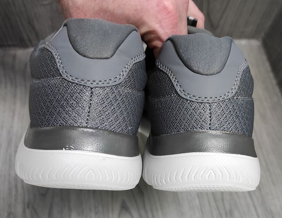 44,5 Skechers оригінальні чоловічі кросовки