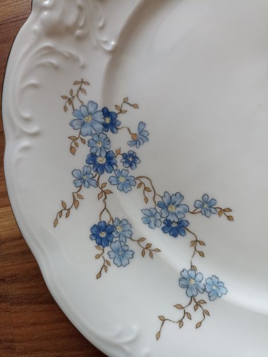 Komplet talerzy porcelanowych