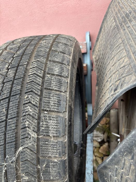 Резина зима Bridgestone 245 45 R17