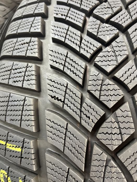 Зимові шини 265/40r21 Good Year. Ціна 10000 грн/шт.
