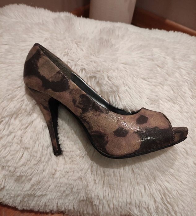 Buty na szpilce czółenka