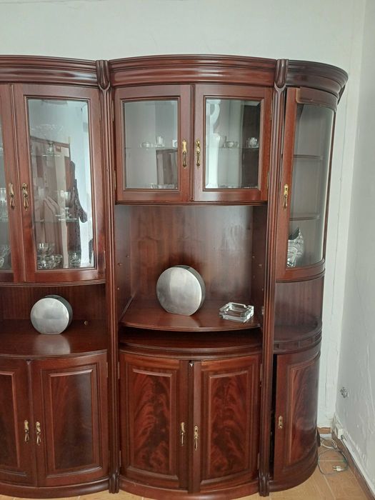 Móvel de Sala Clássico em Madeira Maciça