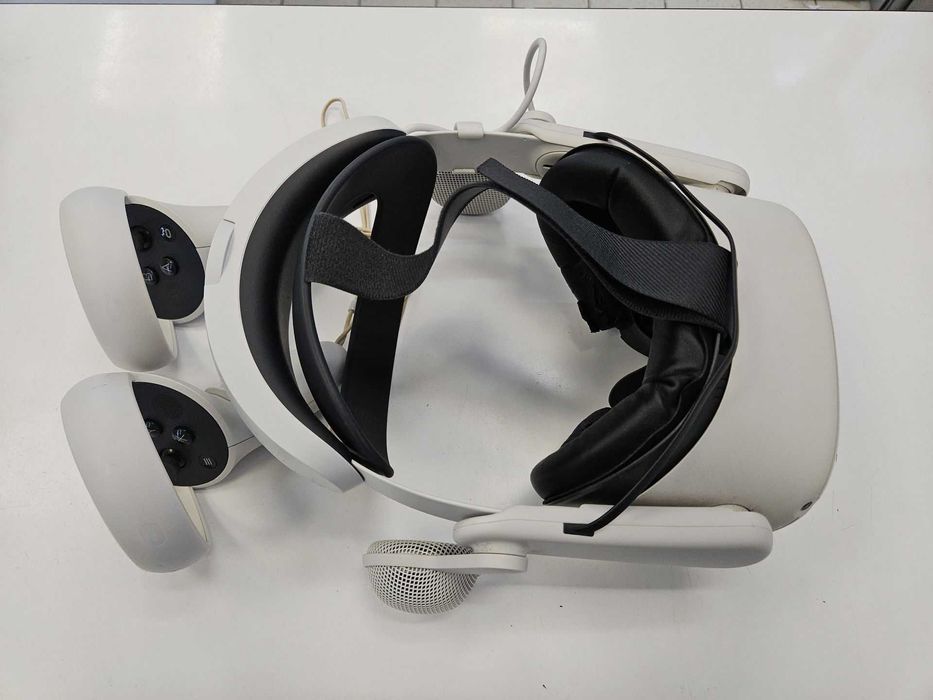 Meta Oculus Quest 2 64GB + Elite Strap Battery + Logitech Chorus