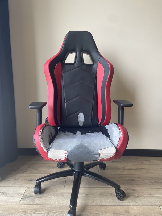 Компютерне, геймерське крісло