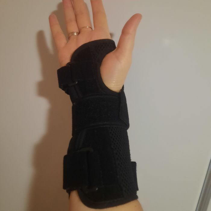 Ортез Права рука , на променево-зап'ястковий суглоб