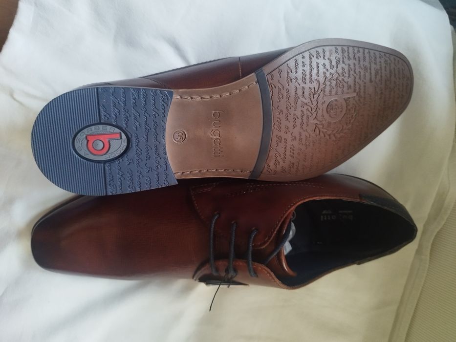 Buty ze skóry Bugatti .