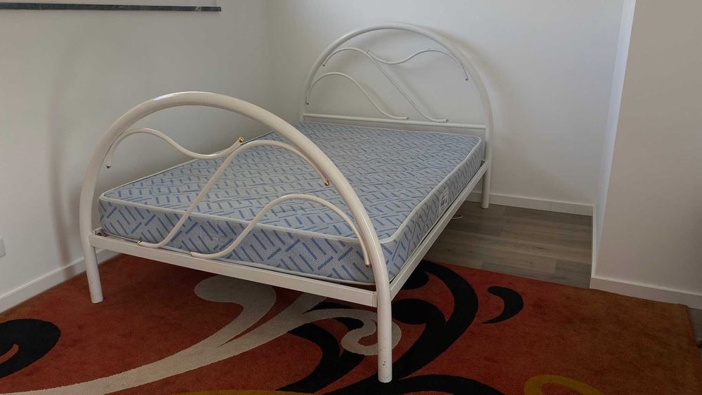 Cama + Colchão + Estrado - 150€
