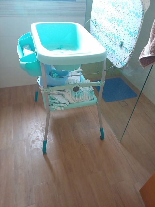 Muda fralas com banheira CHICCO