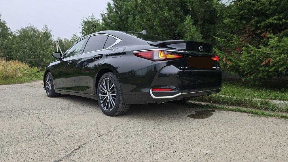 Lexus ES 300h, 2023