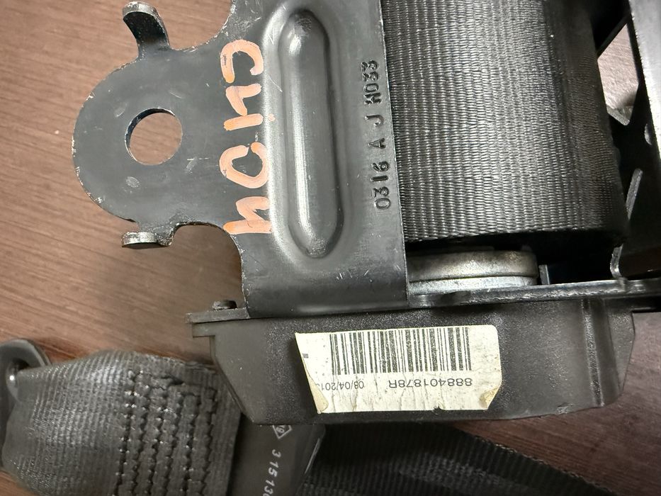 Ремені безпеки на Reno Clio