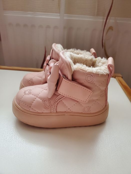 Зимове взуття для дівчинки