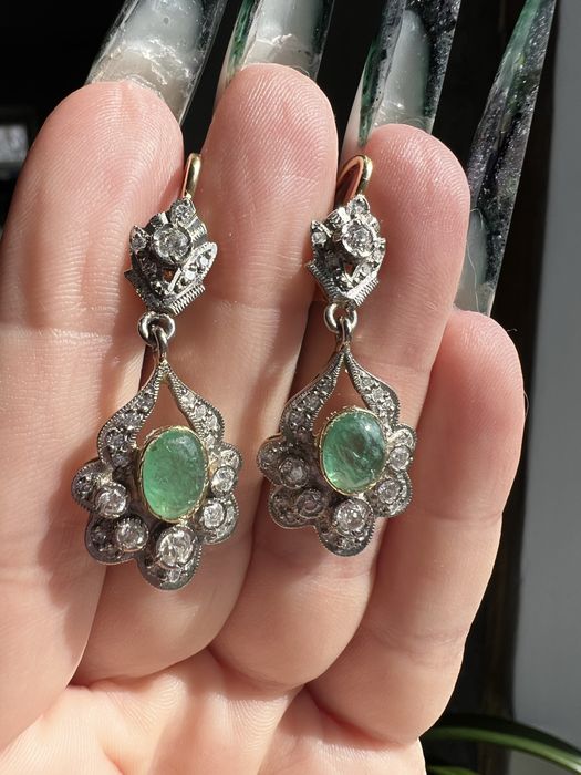 Золотые серьги 750пр.с якутскими бриллиантами и изумрудами
