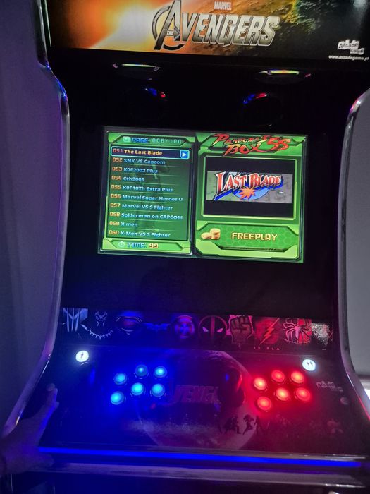 Máquina arcade com 999 jogos