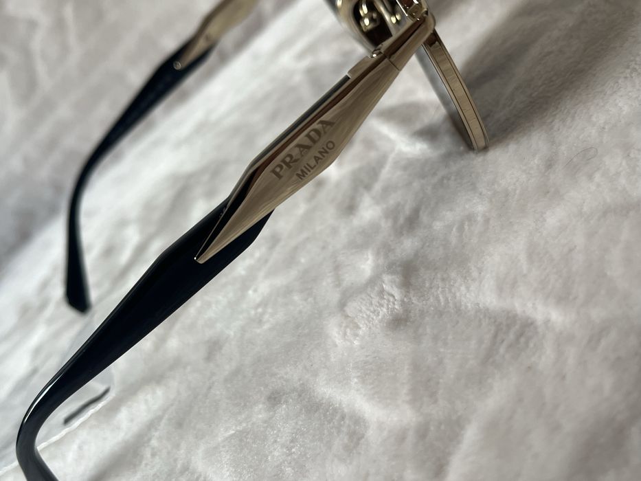 Okulary przeciwsłoneczne PRADA – model PR 56ZS