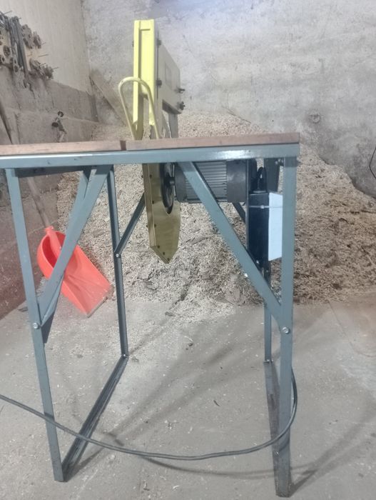 Mała krajzega stołowa