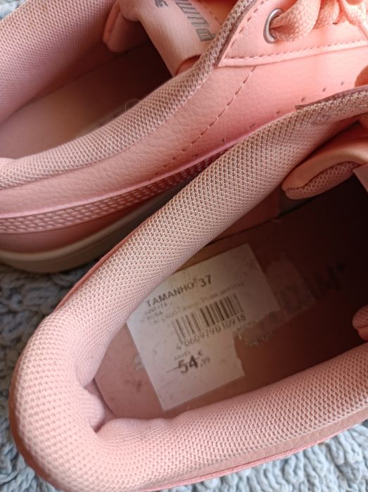 Sapatilhas Puma com aplicaçoes na ponta novas