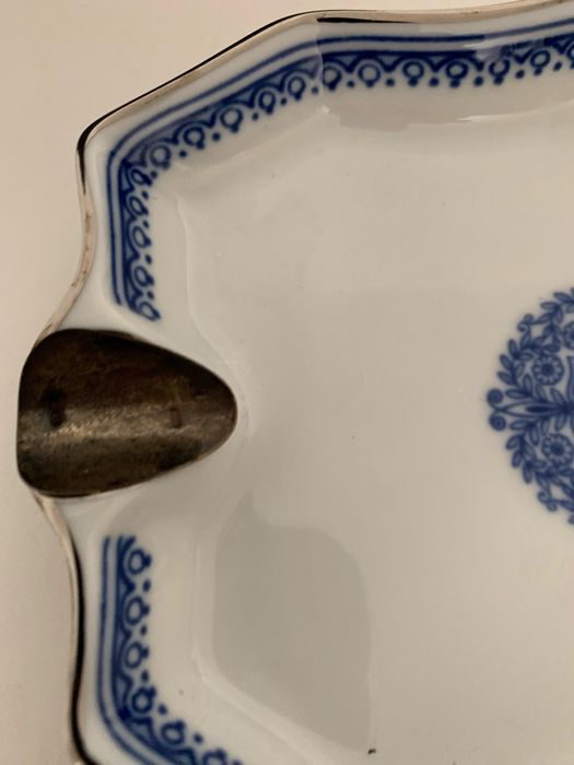 Cinzeiro com prata . Porcelana