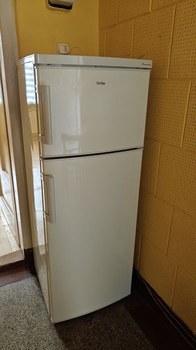 Lodówka - chlodziarko-zamrażarka z zamrażalnikiemna górze Amica 150cm