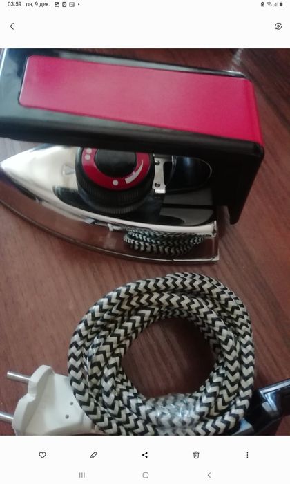 Прродается хорший утюг того времени ,новый