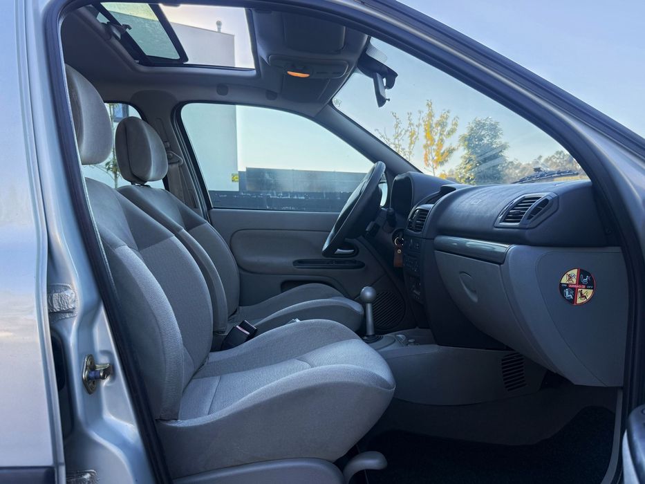 Renault Clio 1.2  Previlege - Automático / 100.000km