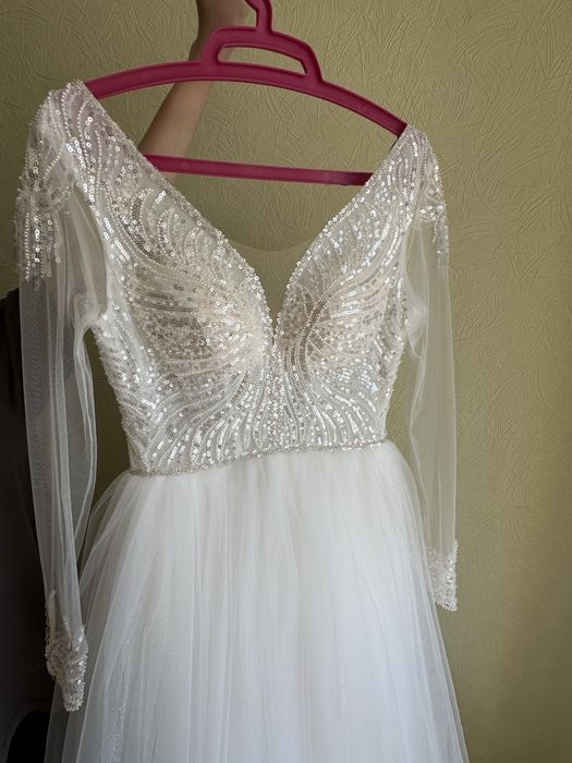 Продам весільну сукню