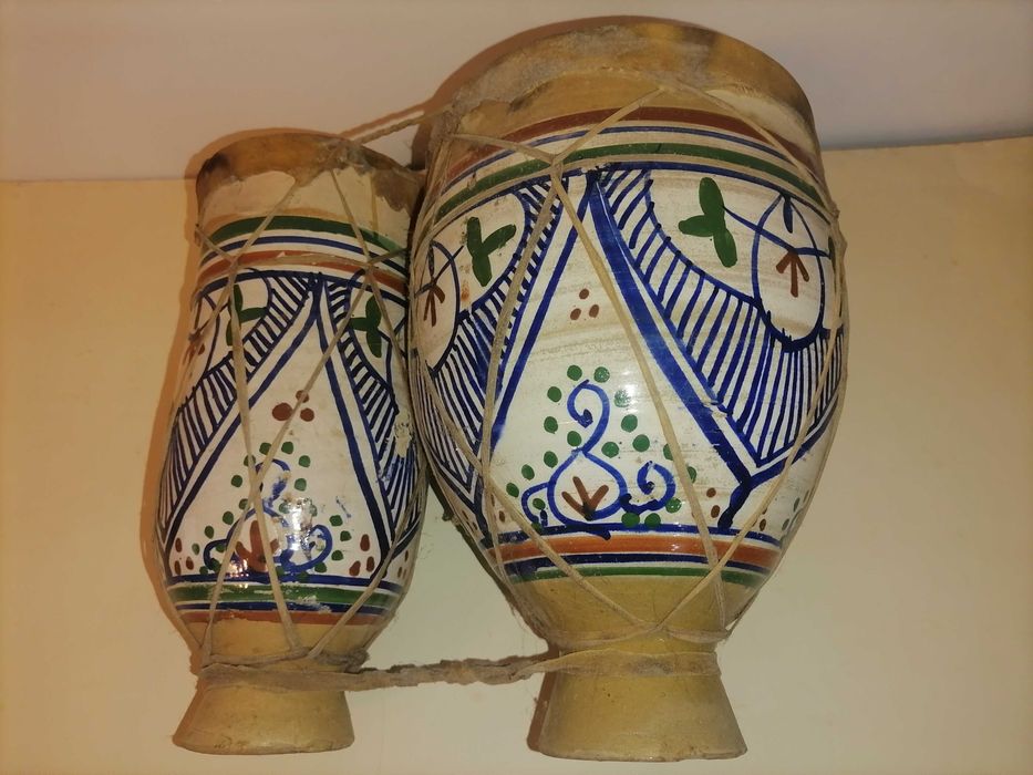 Tambor africano em porcelana e pele