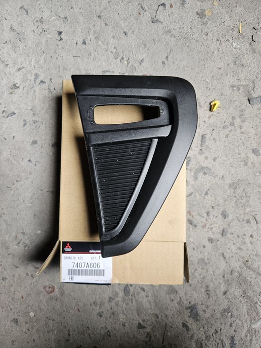 ОРИГІНАЛ накладка крила права Mitsubishi ASX