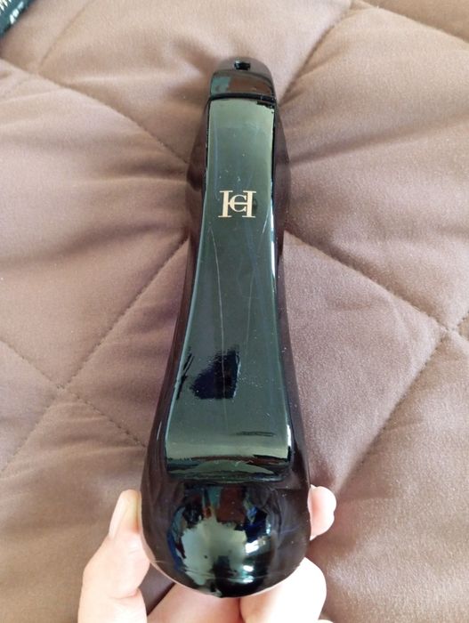 Perfumy but szpilka a'la Carolina Herrera