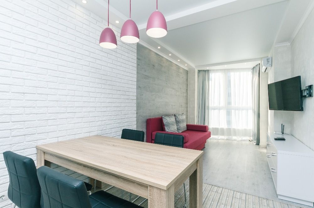 Подобова оренда видової двокімнатної, сповненої затишку і тепла.