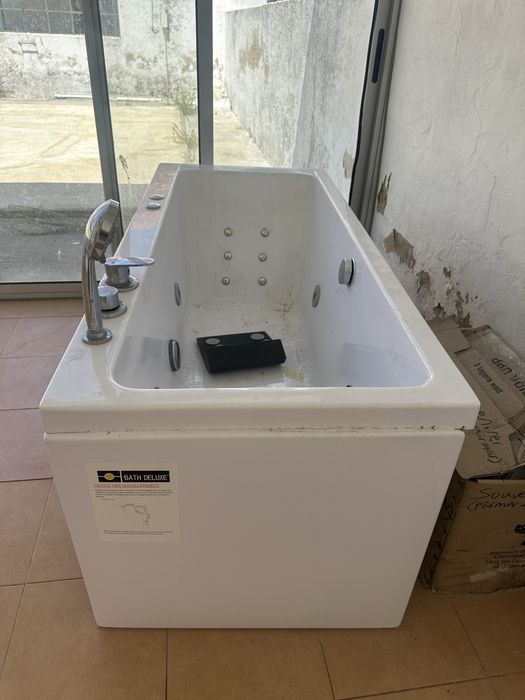 Hidromassagem nova, sem uso