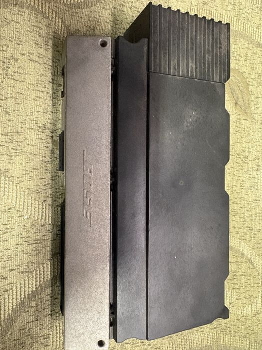 Bose Audi A6C6 wzmacniacz