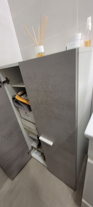 Shoe cabinet in excellent condition