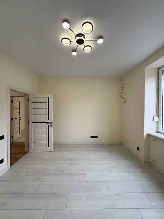 Продається 2-кімнатна з ремонтом