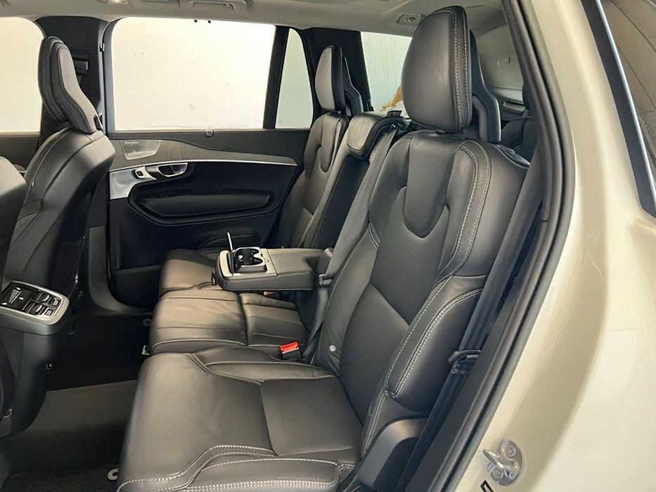 Volvo XC90 B6      2024