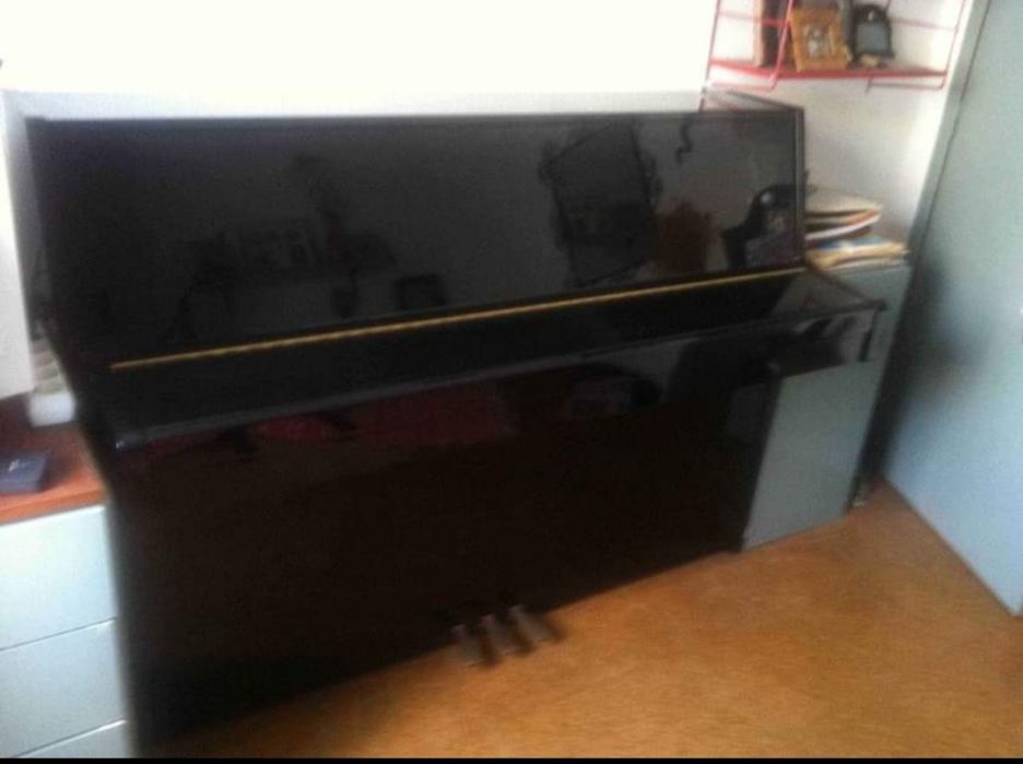 Piano Yamaha  C108 em excelente estado
