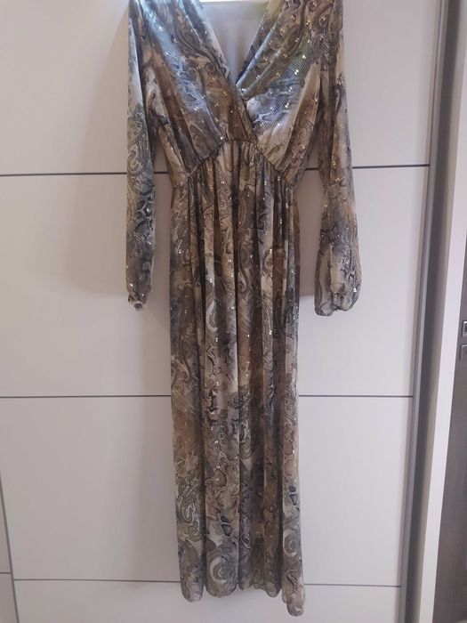 Elegancka długa sukienka