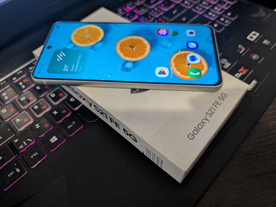 Samsung S21FE в идеальном состоянии