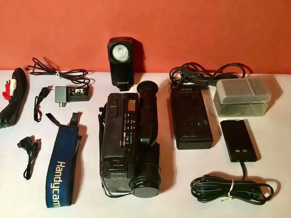 SONY video camera S8-AF precision CCD-TR 705E e acessórios - 1983