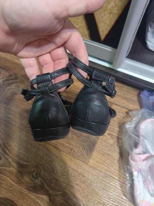 Сандалі эссо шкіра