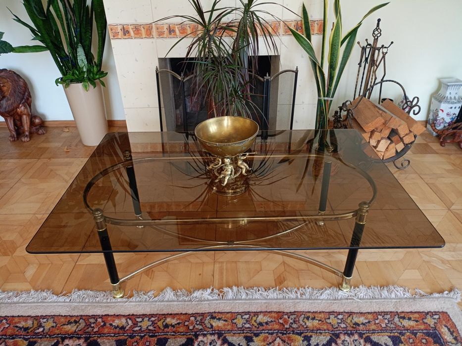 Красивий столик метал і скло